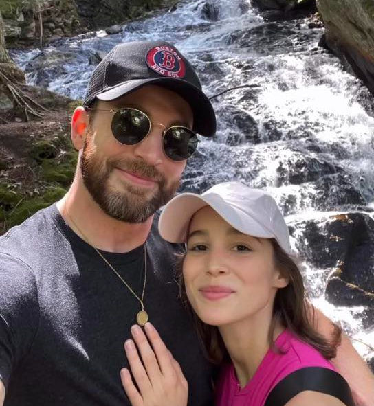 Chris Evans y Alba Baptista primer hijo