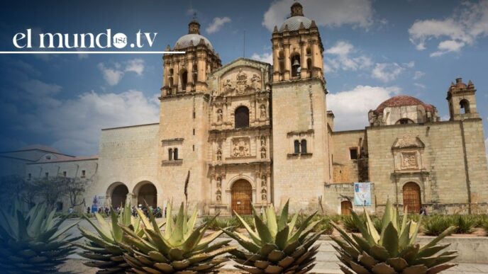 What tourist attractions, beaches, and dishes can you enjoy in Oaxaca, Mexico, in 2026?