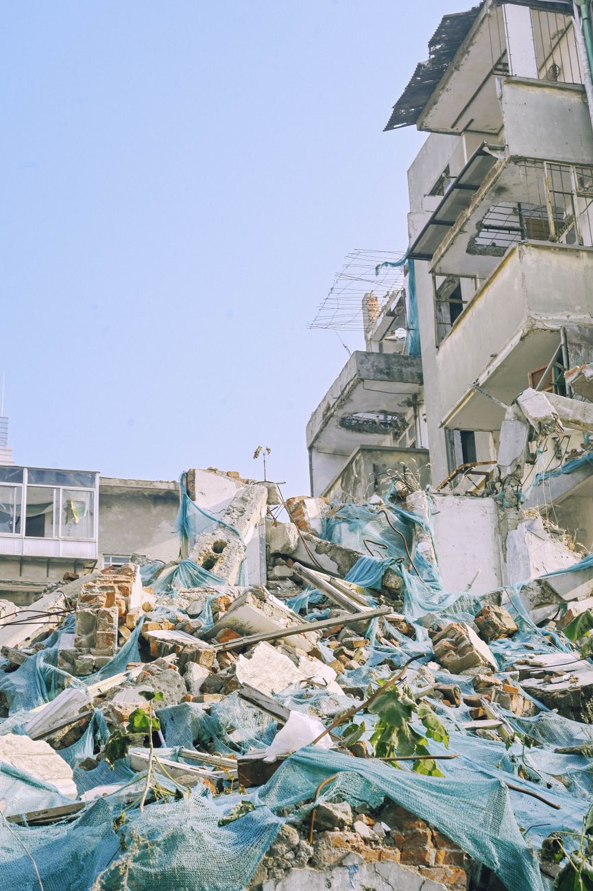 Building Collapse in Mexico City's Hipodromo Neighborhood Leaves One Dead, One Injured