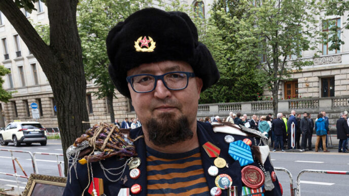 Russian Artist Who Painted Unflattering Putin Portraits Shot Dead Near His Home in Poland