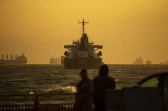 Ships Begin Passing Through Strait of Hormuz Under New UN Evacuation Plan