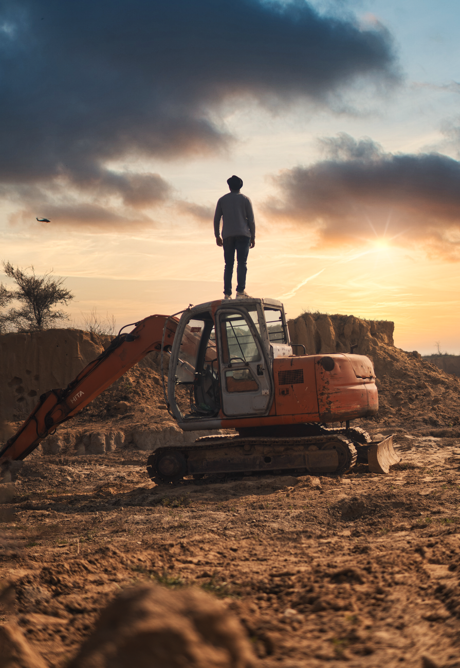 Warner Bros. Unveils First Look at Tom Cruise Playing Corrupt Oil Tycoon in Upcoming Film Digger